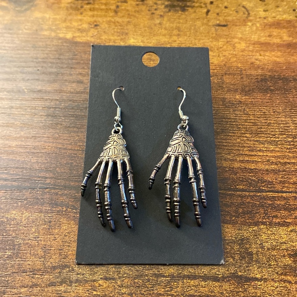 Skeleton hands dangle earrings